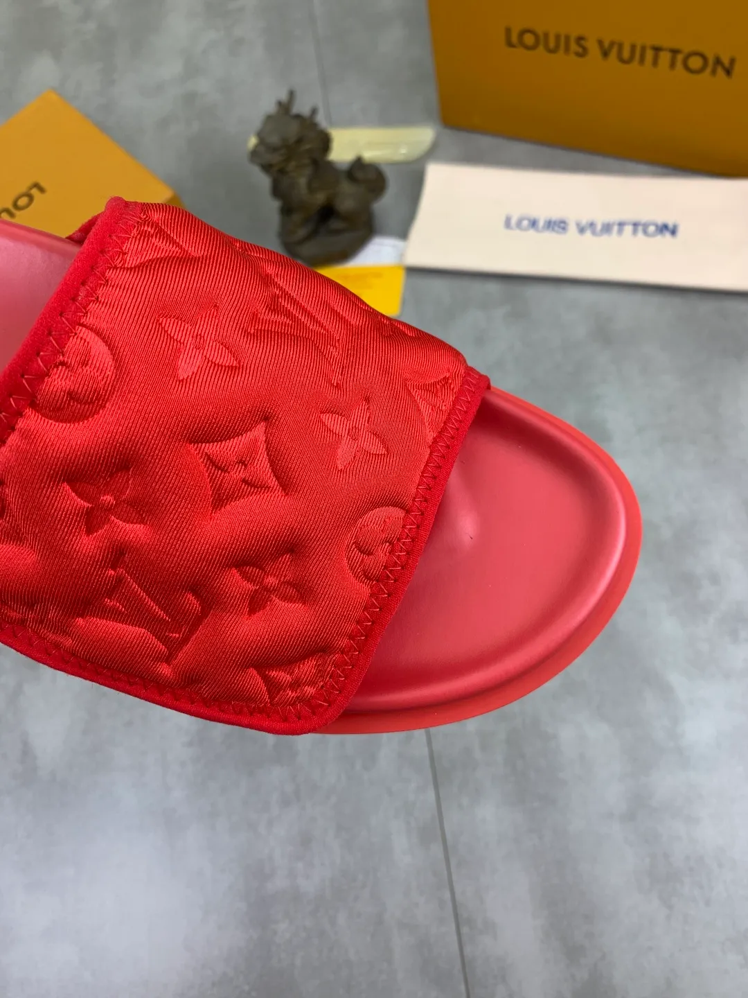 Men's shoes 💰P320 💰[New style]🆘 Original quality [LOUIS VUITTON] The popular Louis Vuitton LV men's slippers on the official website are on sale simultaneously! Original fabric imported from Italy, original factory special supply, code number: 38-44 (45 customized), many colors available